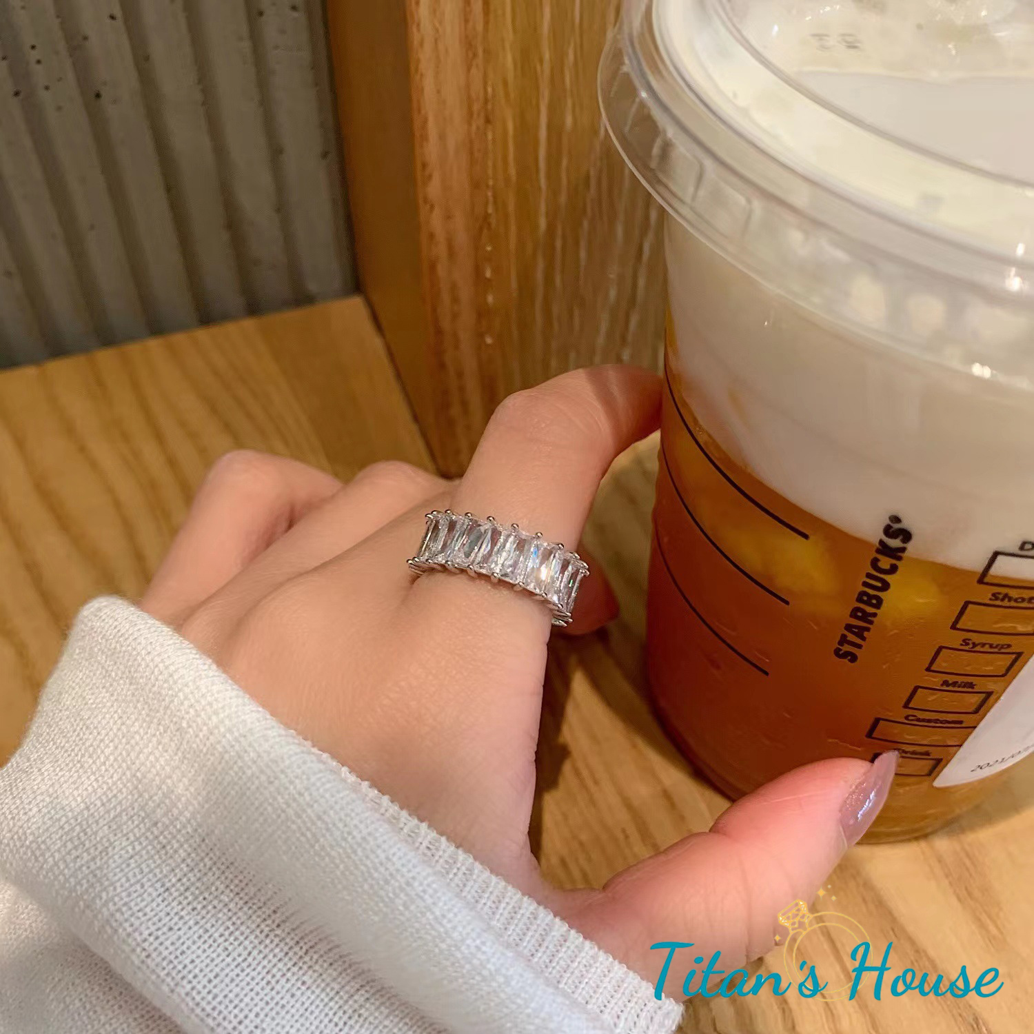 Nhẫn Unisex đá Zircon lùa màu trắng - Titan's House - N014T