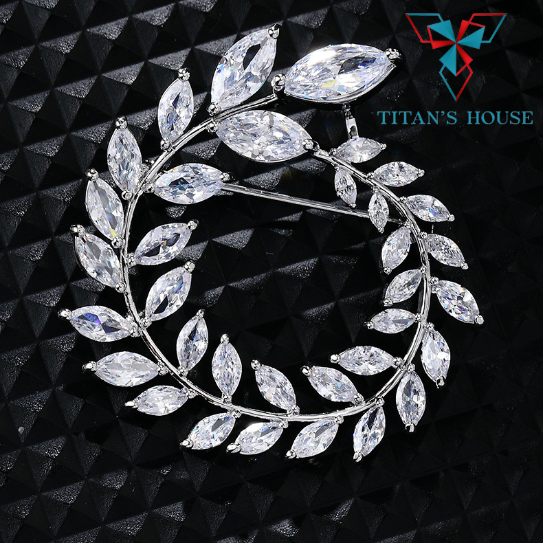 Trâm cài áo lá nguyệt quế đá Zircon - Titan's House - TC036T